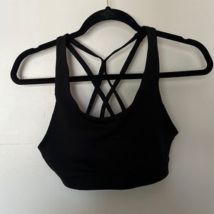Old navy cross back sports bra size medium. Worn once